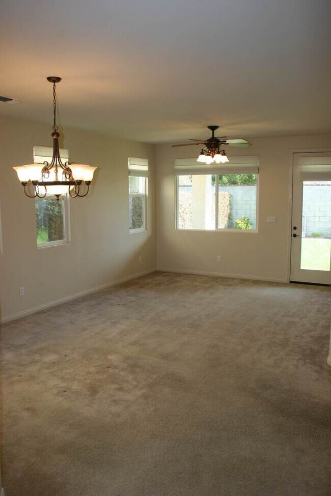 218 Bloomfield Dr Bakersfield, CA 93312 Alquileres en Bakersfield, CA