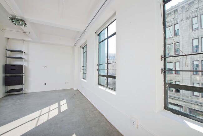 Foto del edificio - 849 S Broadway