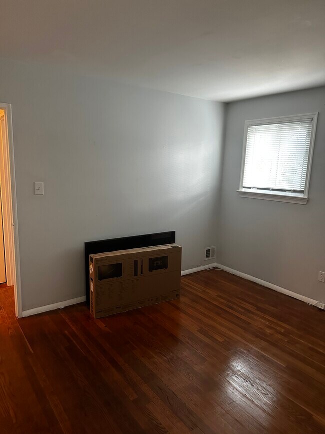 "room 1" tv included - 3123 28th Pky
