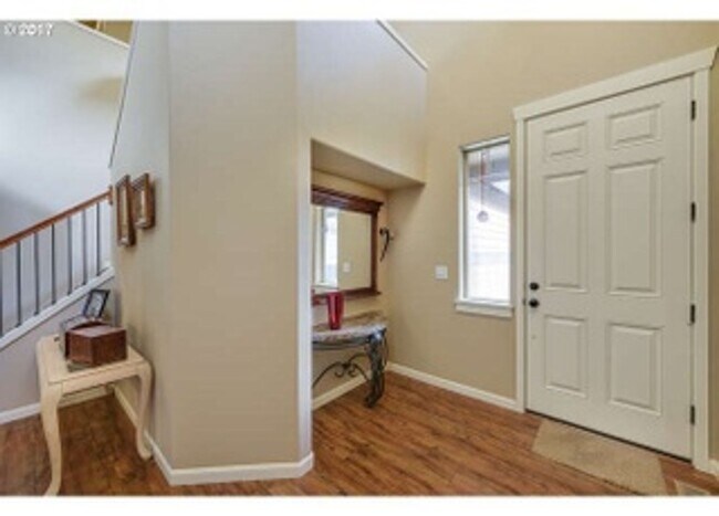 Building Photo - Immaculate 4BD in Salmon Creek! Open Conce...