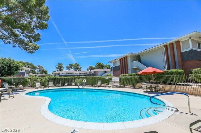 Building Photo - 683 Oakmont Ave