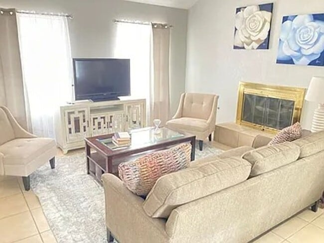 Building Photo - Beautifully furnished home at walking dist...