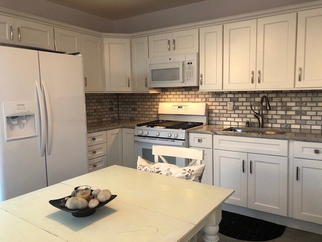 Kitchen - 2901 S 16th St