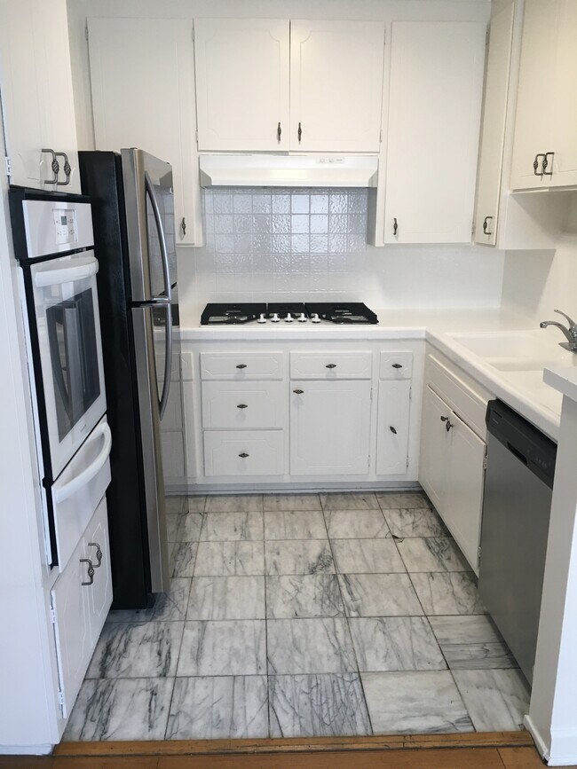 Kitchen - 822 N Alfred St