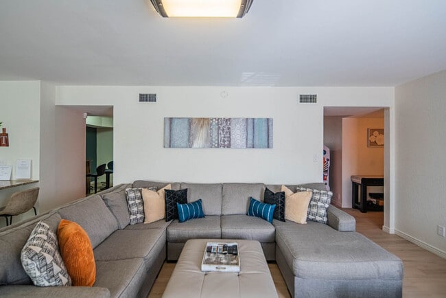 Building Photo - 6411 E Thunderbird Rd