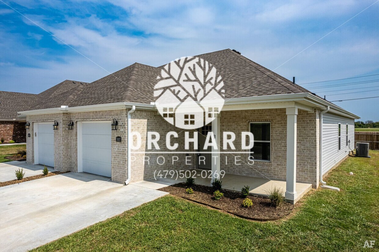 Foto principal - 2001 E Brookview Dr