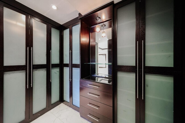 Building Photo - 7157 E Rancho Vista Dr