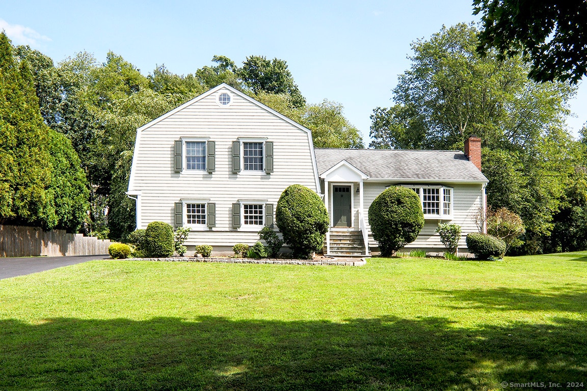 Primary Photo - 11 Beechwood Ln