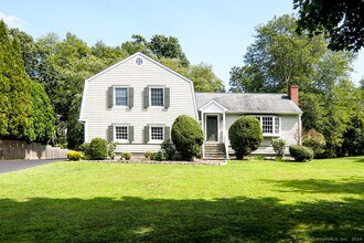 Building Photo - 11 Beechwood Ln
