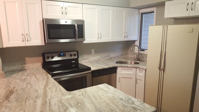 Building Photo - 7 Augusta Dr