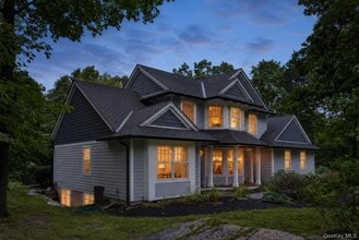 Building Photo - 11 Sky View Ct