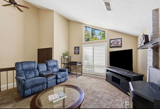 Foto del edificio - Wonderful 4bd/2.5ba Cameron Park Home with Pool and RV Access!
