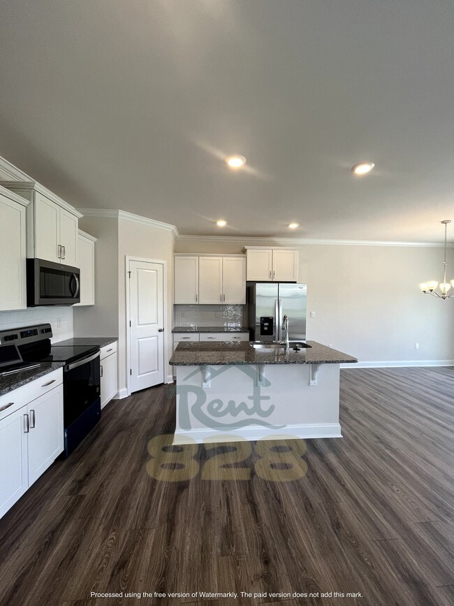 Building Photo - 130 Creekview Rd