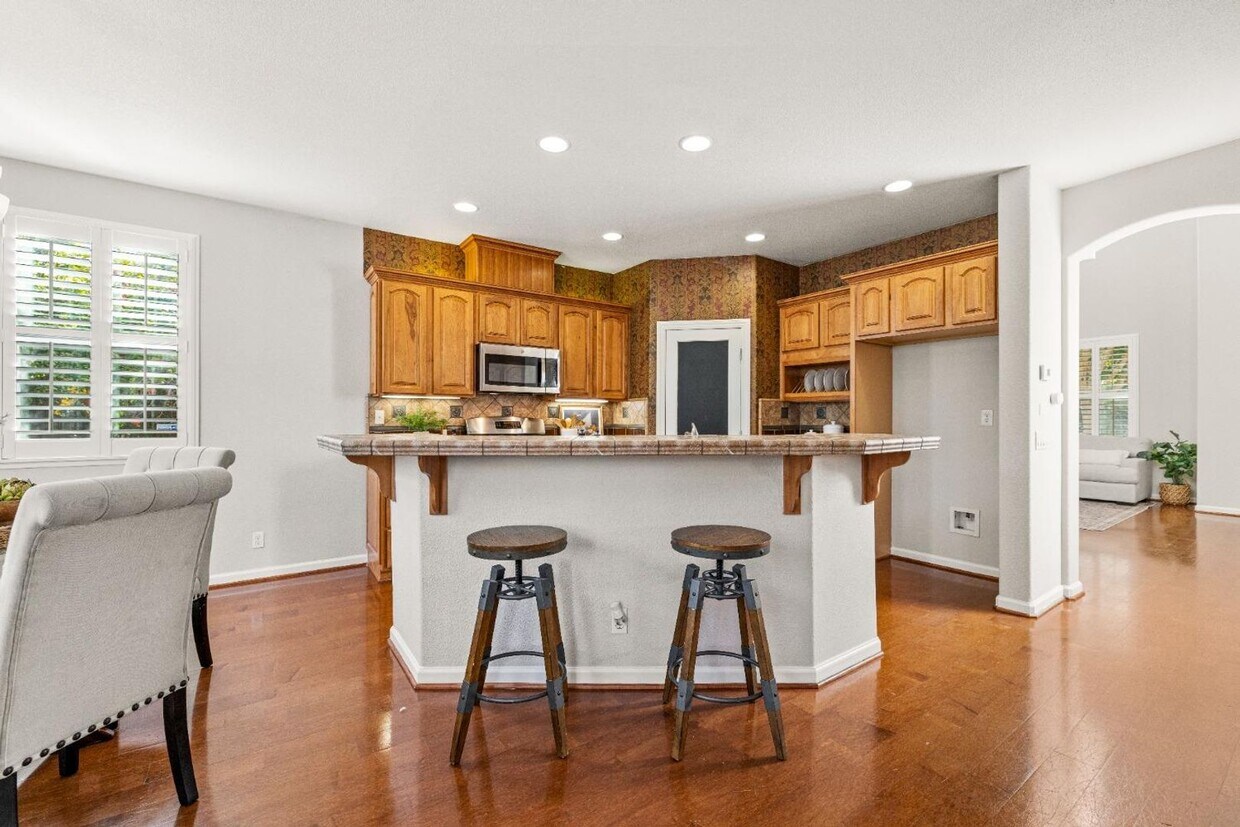 Building Photo - Beautiful 4 Bedroom 3 Bath Home with 2 Car...