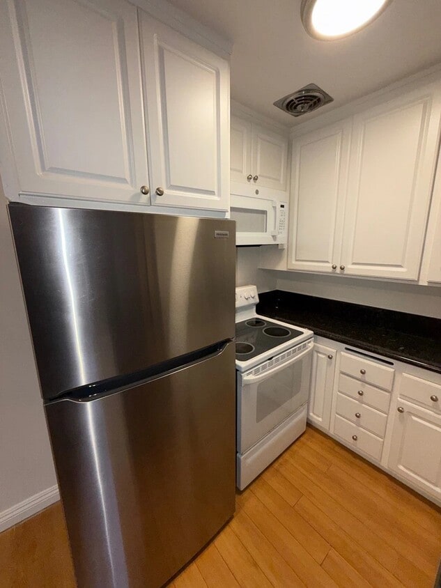 Foto principal - 10760 Rose Ave