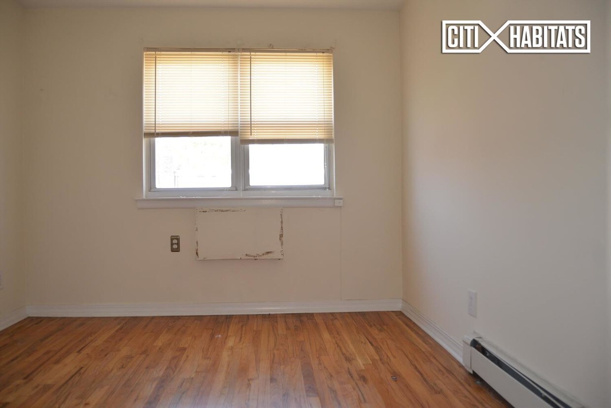 Foto principal - 45-20 Astoria Blvd S