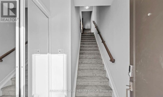 Building Photo - 106 Parnian Pvt N