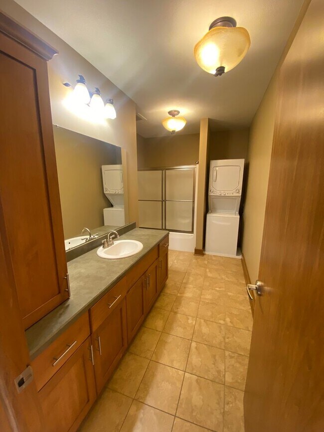Foto del edificio - Two bedroom unit - Located in Downtown Orr...