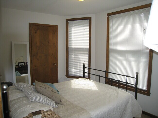 Bedroon #1 - 605 N Broad St