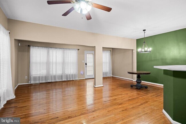 Foto del edificio - 81 Sassafras Dr