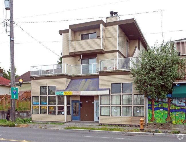 Primary Photo - Greenwood Apartments
