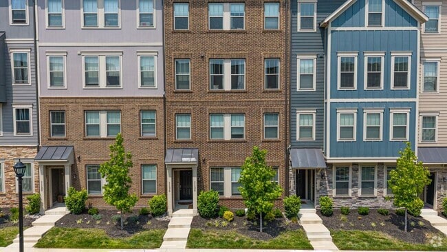 Building Photo - 1126 Madeira Terrace SE