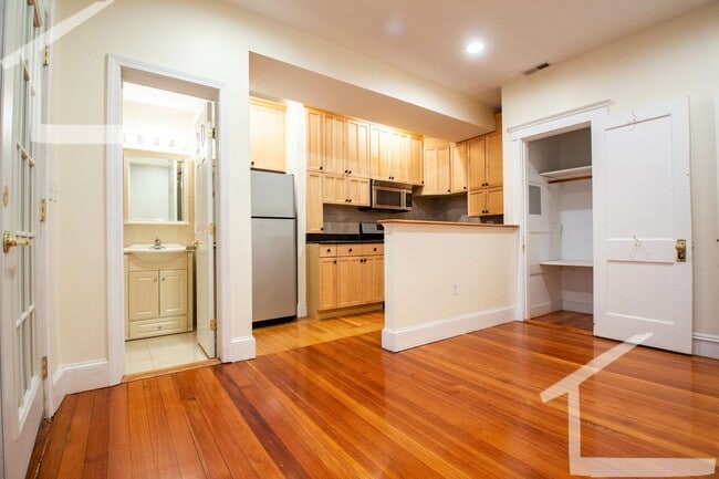 Building Photo - BROOKLINE 3BED!!!!