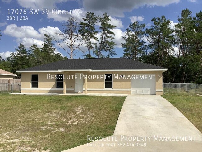 Building Photo - 3 Bedrooms, 2 Bathrooms, One Car Garage