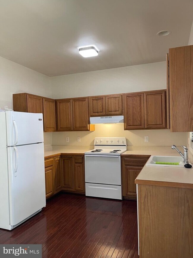Foto del edificio - 102 Potomac Ct