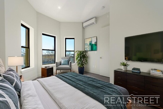Foto del edificio - New Modern 2 Bed w Full Amenities + Dishwa...