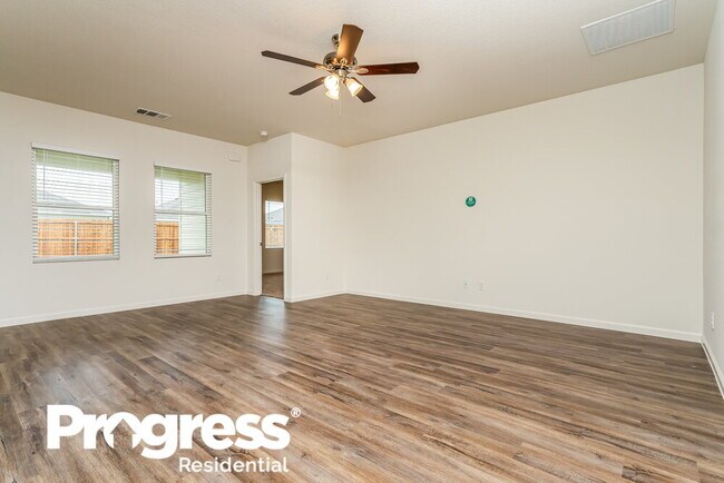 Building Photo - 518 Crestridge Dr