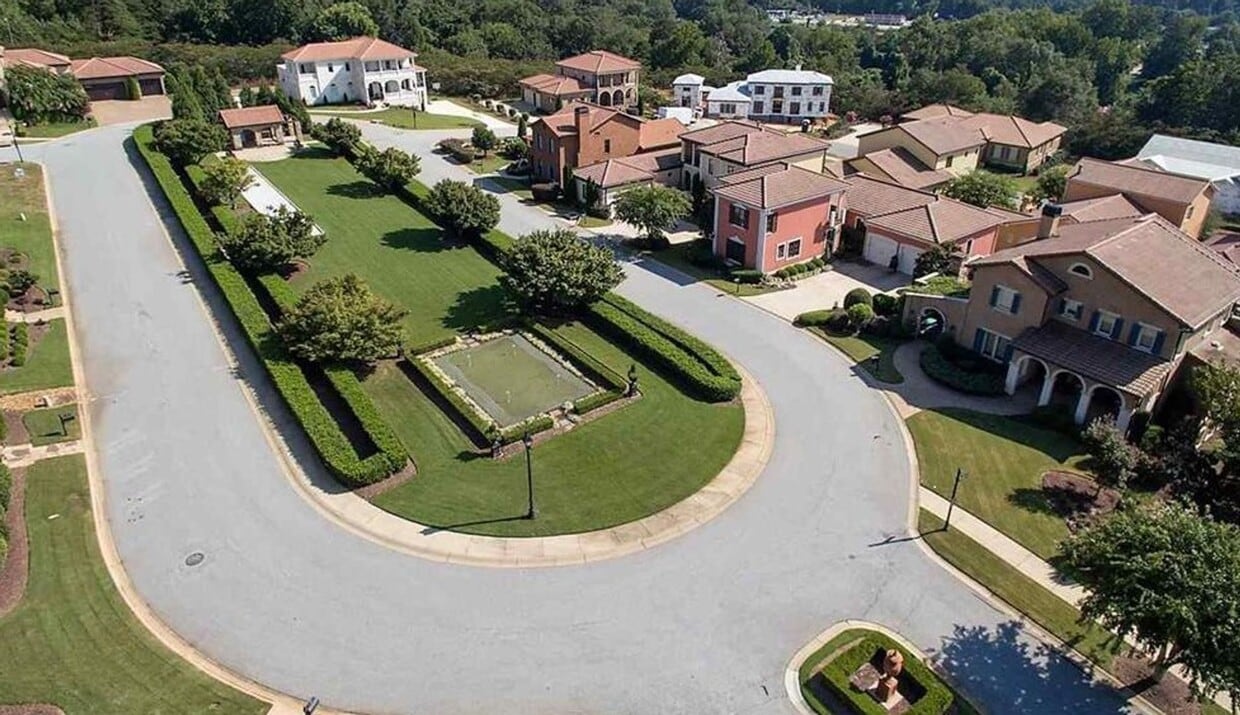 Luxury Living in Montebello - Luxury Living in Montebello