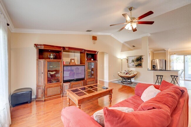 Foto del edificio - 1838 SE Genaro Terrace