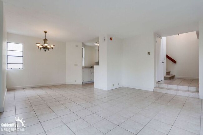 Foto del edificio - Newly Renovated 2Bdm 1.5Ba Townhome in La ...