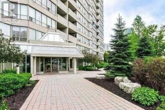 Building Photo - 400 Webb Dr