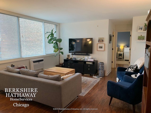 Foto del edificio - 2144 N Lincoln Park West Ave