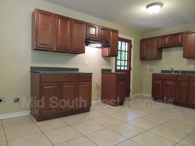 Building Photo - 4592 Sunnybrook St