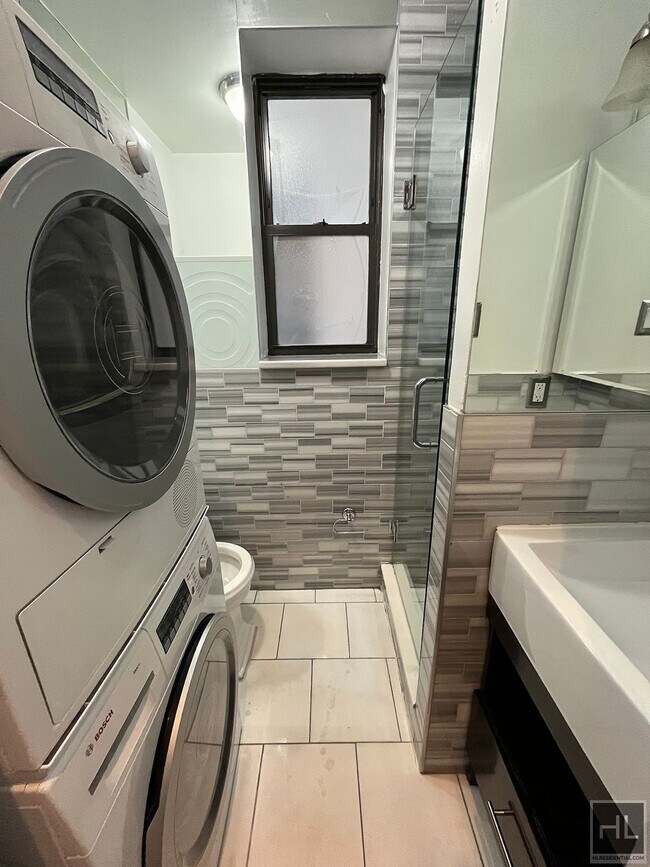 Building Photo - Mott Street