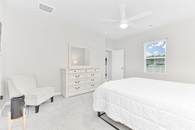 Foto del edificio - 8196 Forest Edge Dr