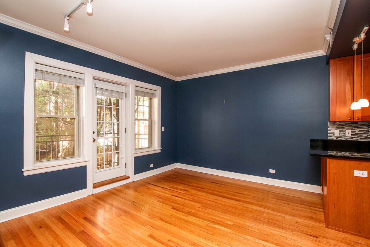 Primary Photo - 2237.5 N Lincoln Ave