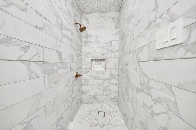 Foto del edificio - Luxury Living Meets Modern Elegance in the Heart of Houston