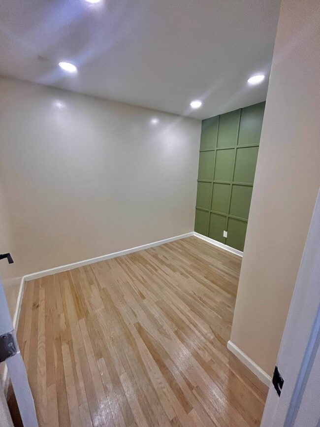 Foto del edificio - 1316 East 100th Street