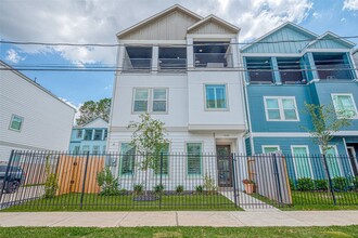 Building Photo - 909-A W 35th St