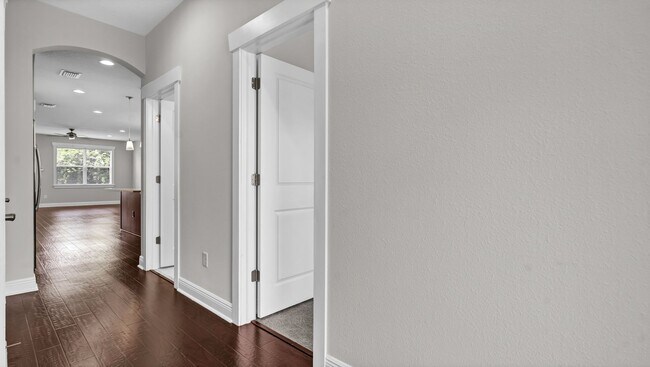 Foto del edificio - Spacious 4BR/3BA South Tampa Townhome with...