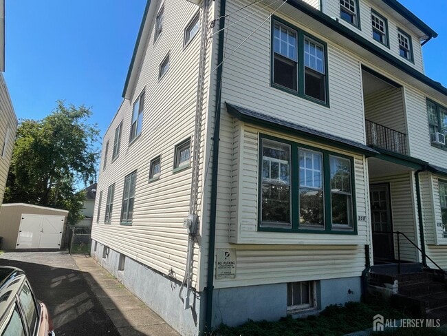 Building Photo - 308 S 3rd Ave