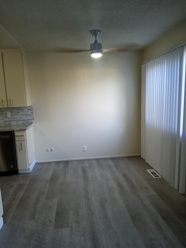 Building Photo - 803 Comet Dr