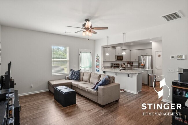 Building Photo - 3 Bedroom / 2.5 Bath For Rent In Shadow Moss