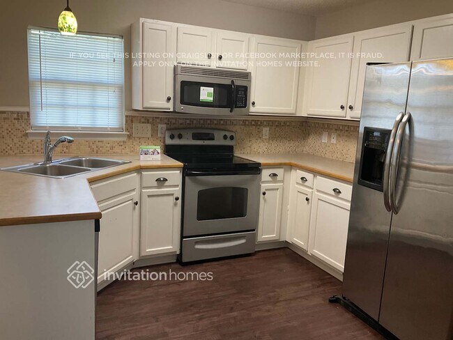 Building Photo - 3407 E Fairmeadow Dr
