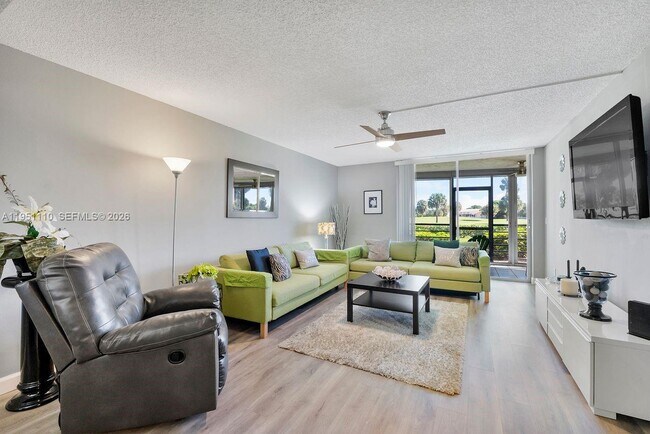 Foto del edificio - 23249 Barwood Ln N