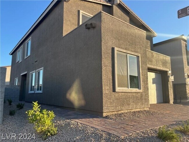 Building Photo - 8327 Aurora Rdg Ave
